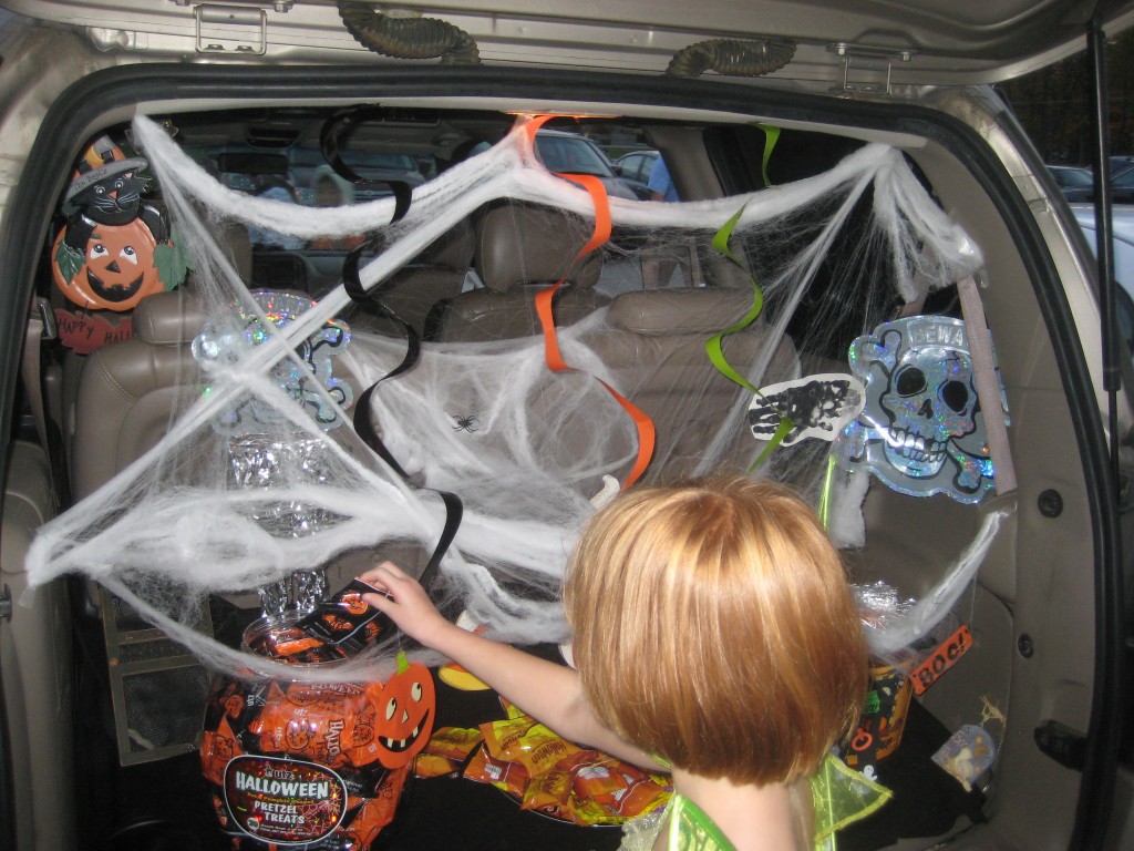 2011-10-23_SMMC_Trunk_Or_Treet-20